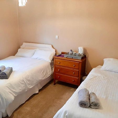 Railway Bar Apartment Poyntzpass Екстер'єр фото
